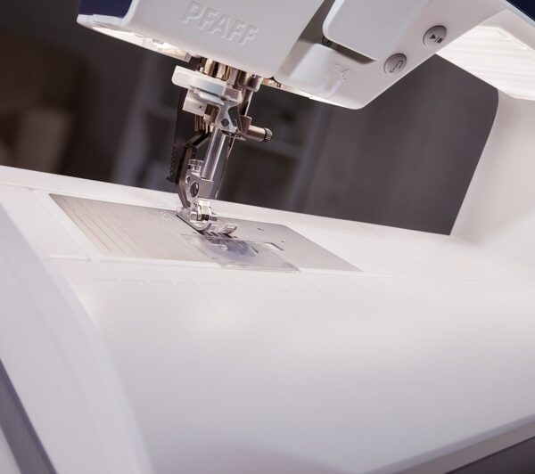 Pfaff creative icon Embroidery & Sewing Machine