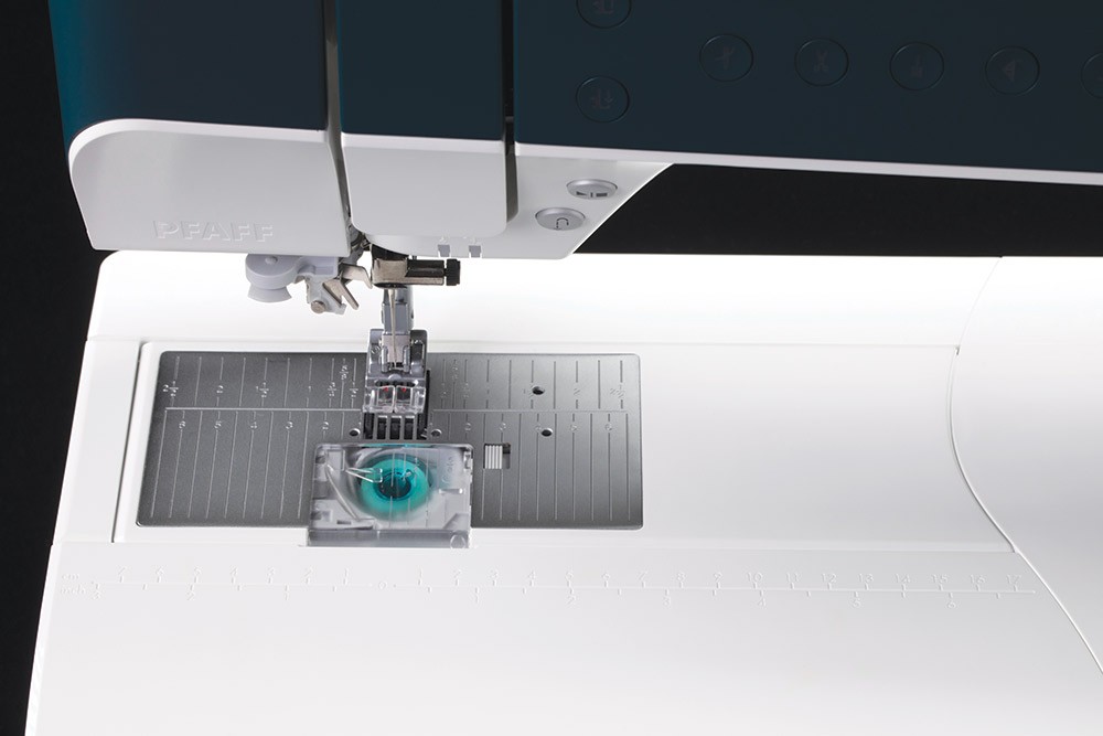 PFAFF performance icon Sewing Machine